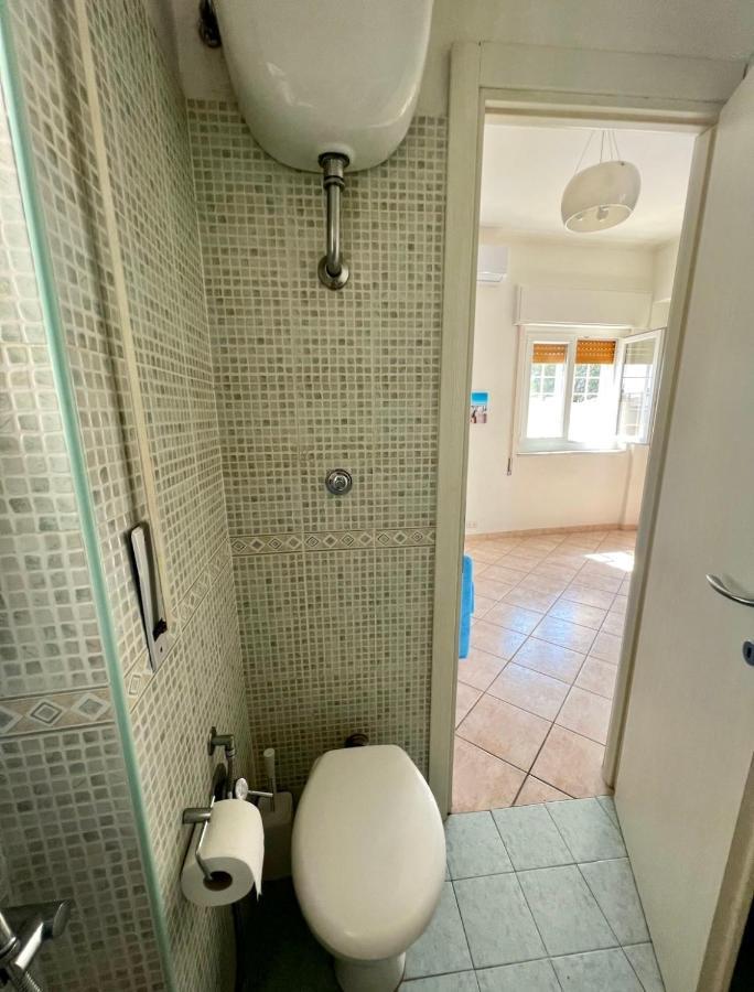 Villa Pisola Fiumicino Airport - Seafront エクステリア 写真