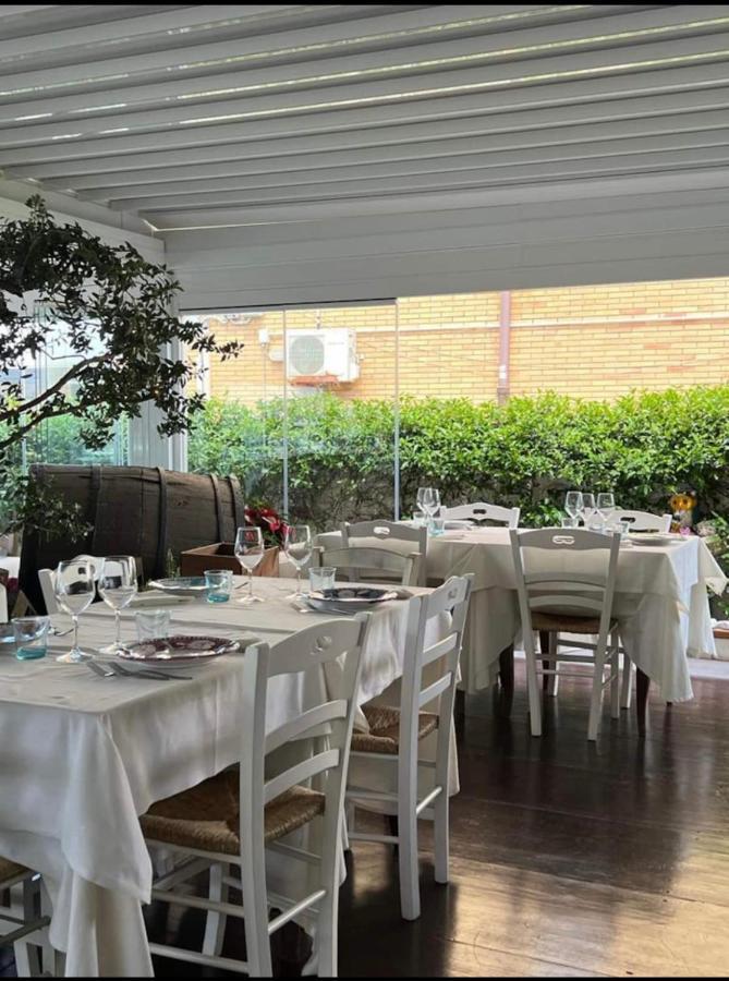 Villa Pisola Fiumicino Airport - Seafront エクステリア 写真