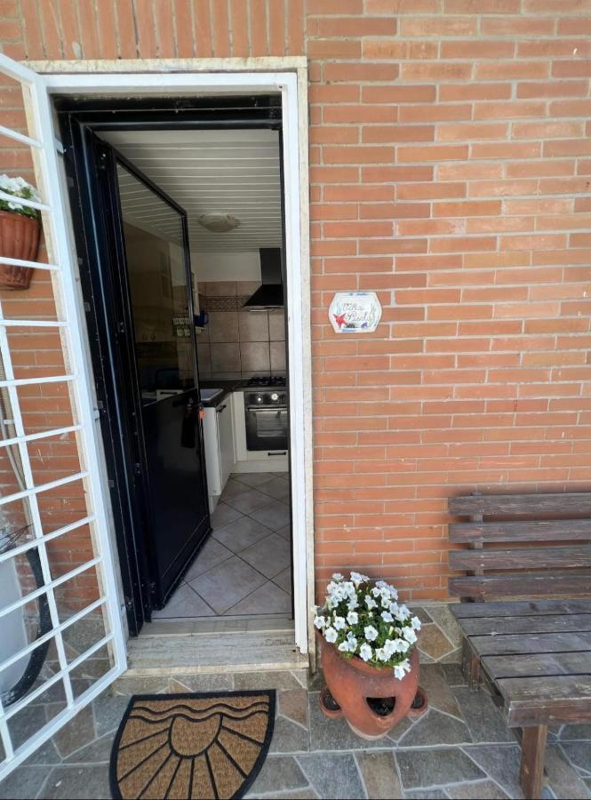 Villa Pisola Fiumicino Airport - Seafront エクステリア 写真