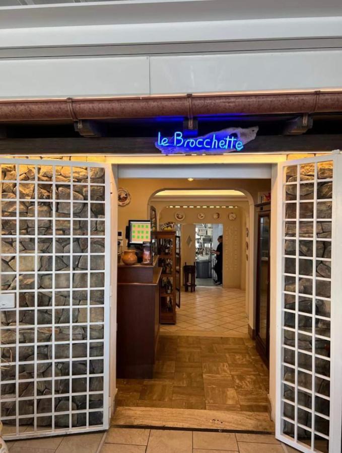 Villa Pisola Fiumicino Airport - Seafront エクステリア 写真