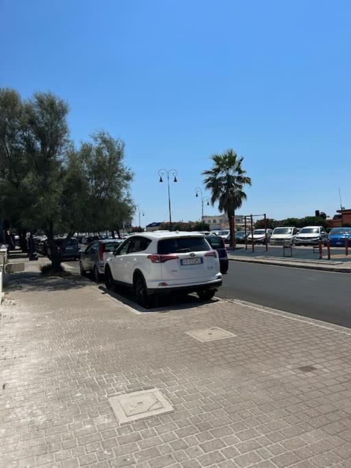 Villa Pisola Fiumicino Airport - Seafront エクステリア 写真