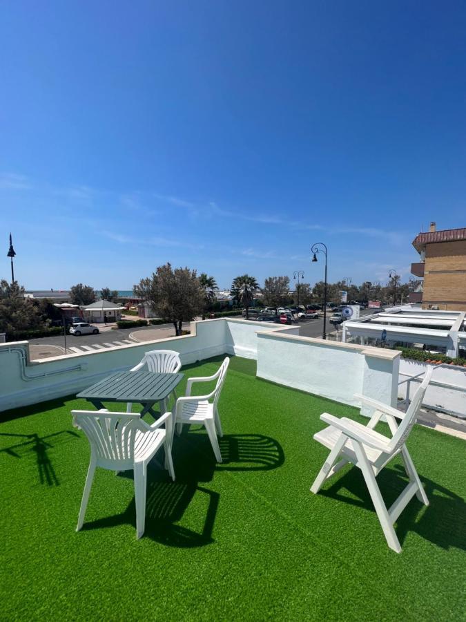 Villa Pisola Fiumicino Airport - Seafront エクステリア 写真