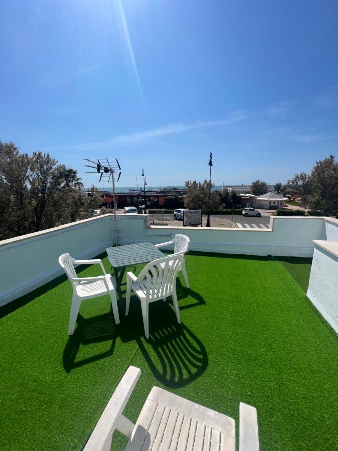 Villa Pisola Fiumicino Airport - Seafront エクステリア 写真